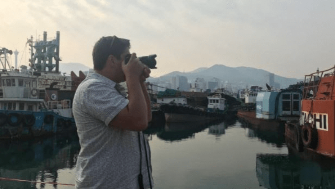 kyle hinshaw taking pictures as a location manager