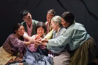 Cast of Binas Six Apples